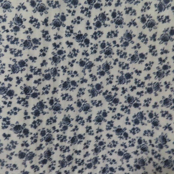 Like New Madison & Park Blue Ditsy Tee - Picture 4 of 4